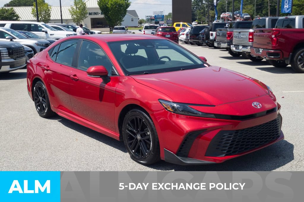 Used 2025 Toyota Camry SE FWD image 3