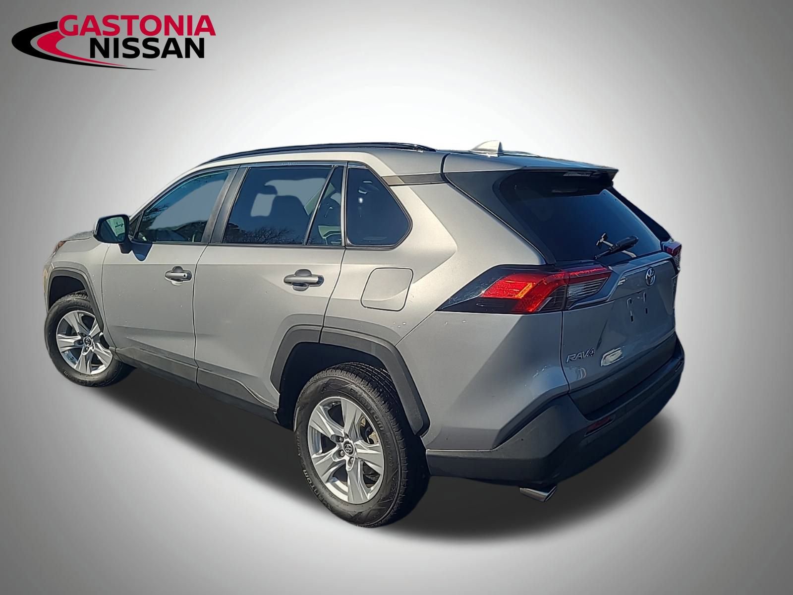 Used 2019 Toyota RAV4 XLE w/ Phone Cable & Charge Package image 10