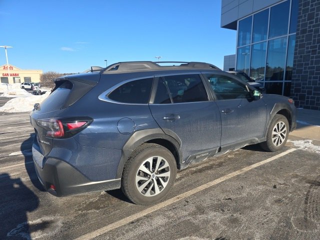 Used 2023 Subaru Outback Premium image 8