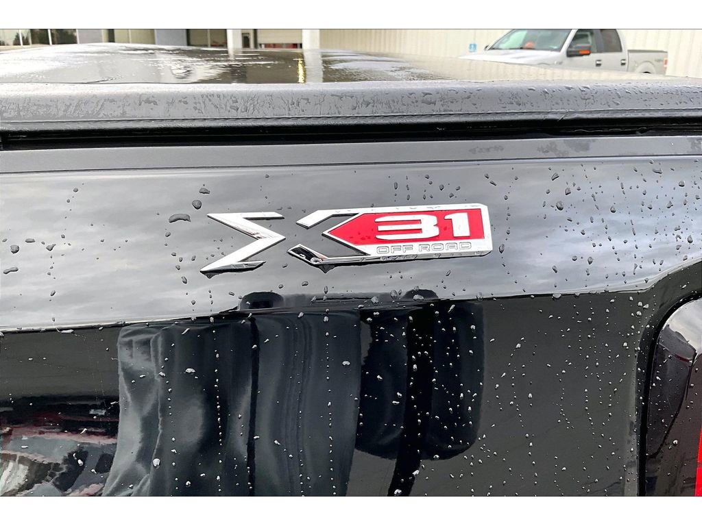 New 2025 GMC Sierra 1500 Elevation image 9