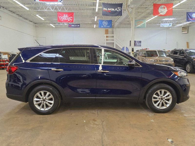 Used 2020 Kia Sorento LX FWD image 3