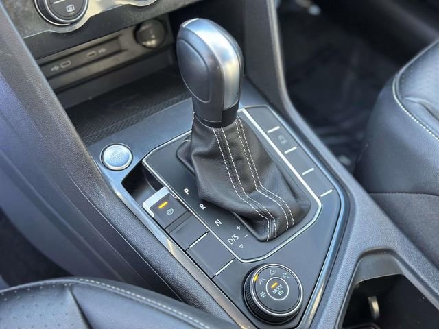 Used 2021 Volkswagen Tiguan SE w/ Panoramic Sunroof Package image 20