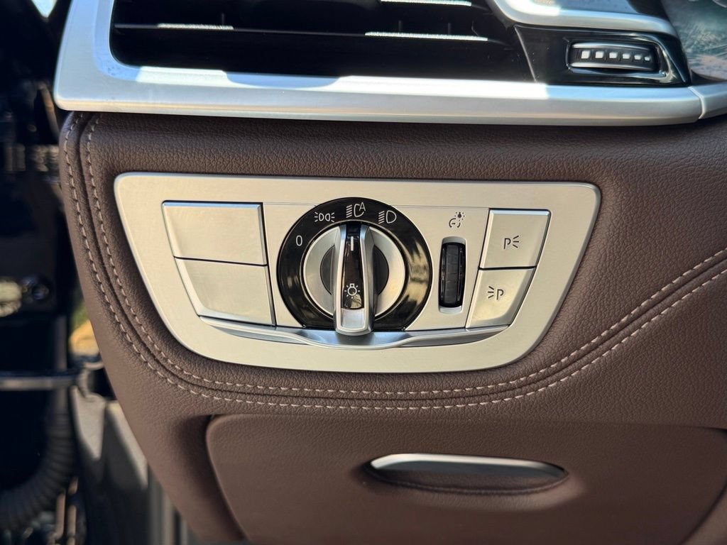 Used 2022 BMW 740i xDrive w/ Premium Package AWD/4WD image 31