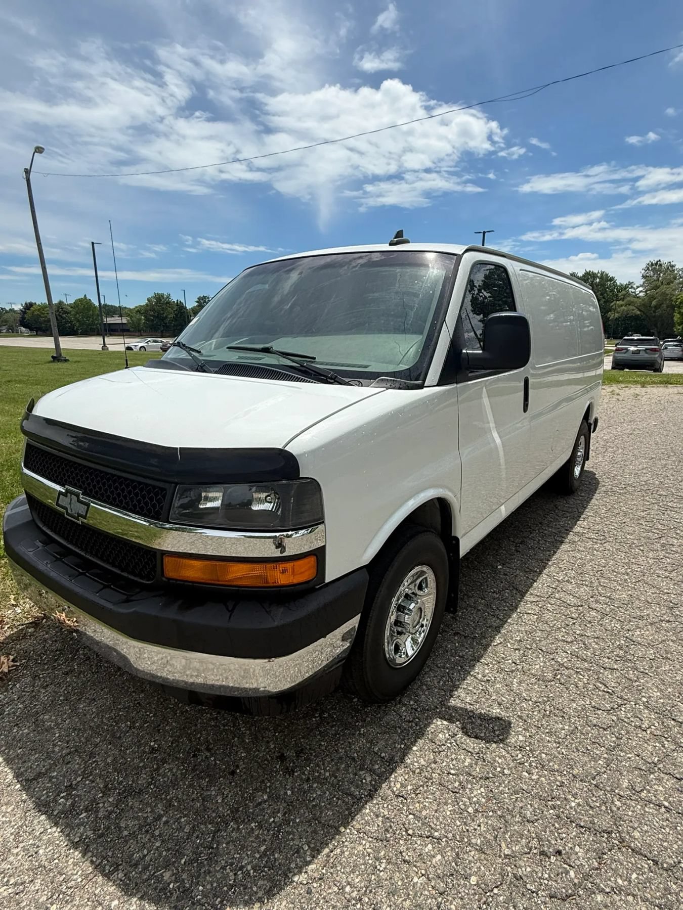 Used 2017 Chevrolet Express 3500 RWD image 3