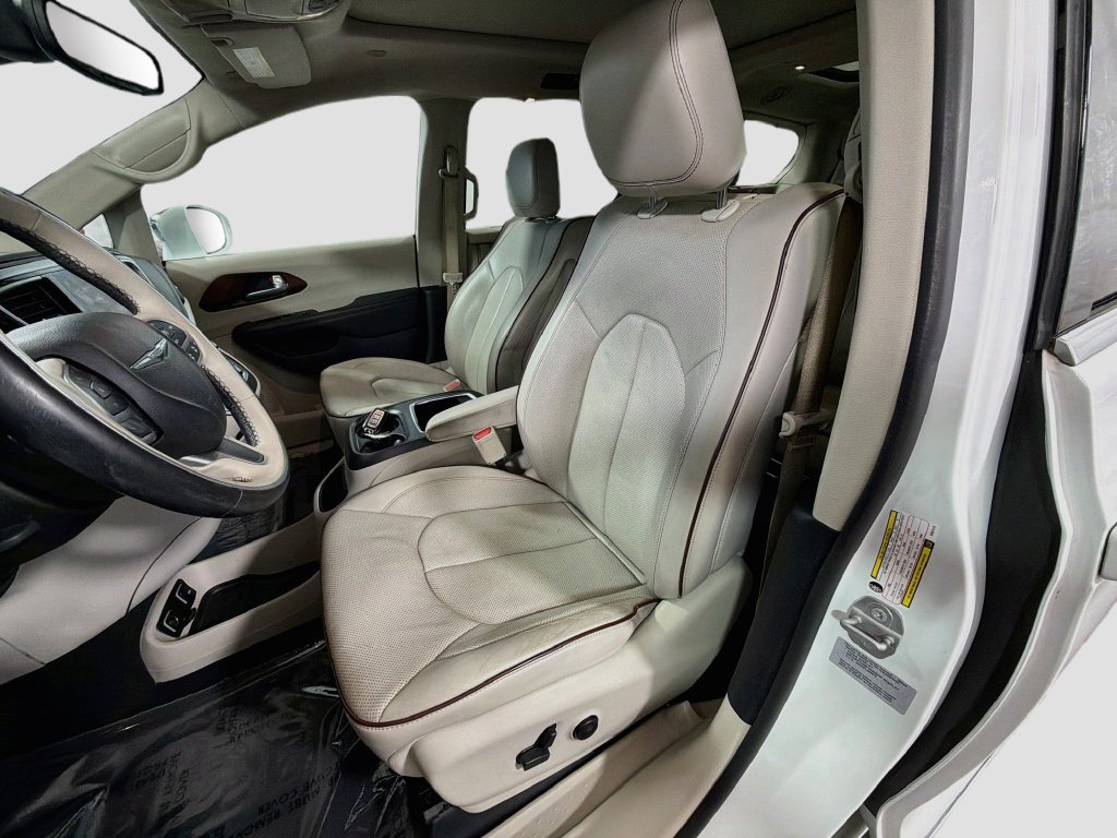 Used 2017 Chrysler Pacifica Limited w/ UConnect Theater Package FWD image 23