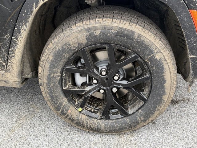 New 2026 Jeep Grand Cherokee Laredo image 11