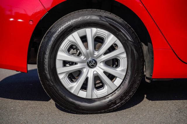 Used 2022 Toyota Prius LE image 9