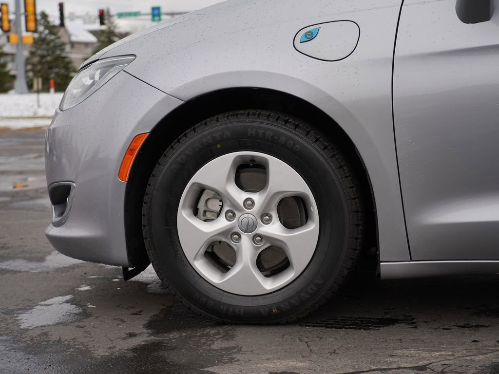 Used 2018 Chrysler Pacifica Touring Plus image 11