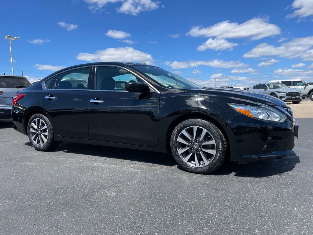 Used 2017 Nissan Altima 2.5 SV FWD image 2