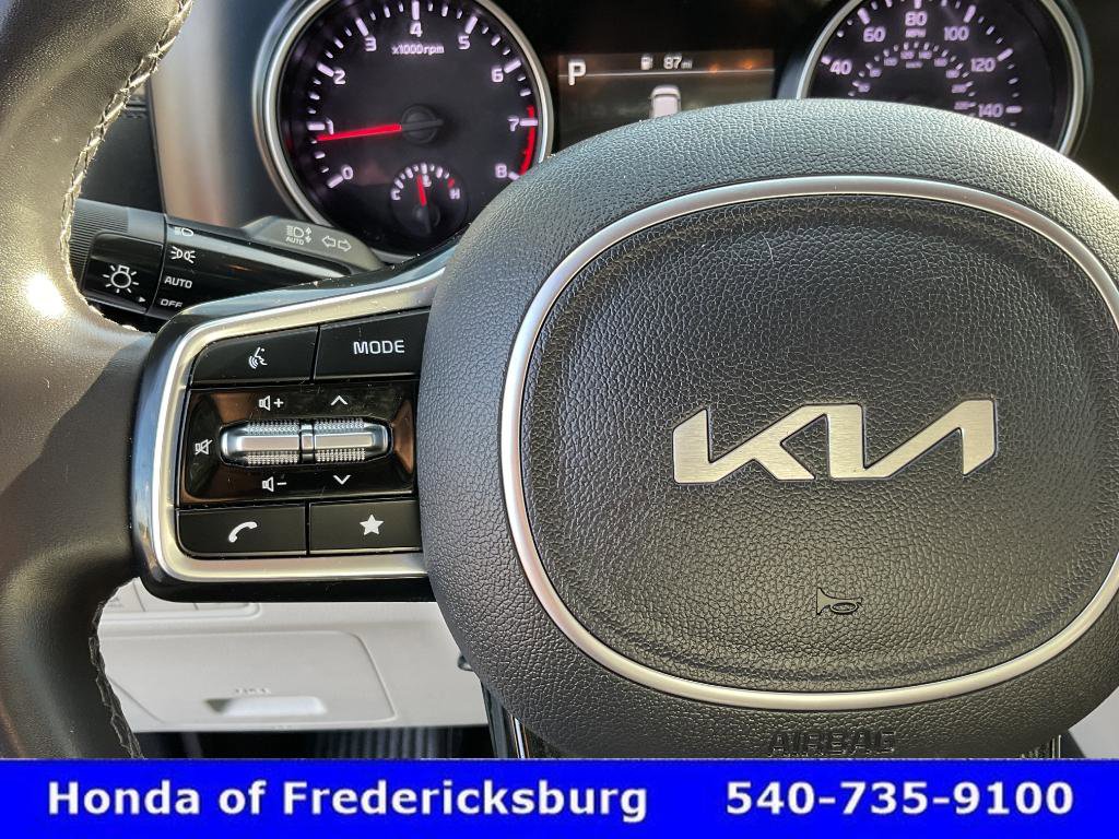 Used 2024 Kia Carnival LX FWD image 34