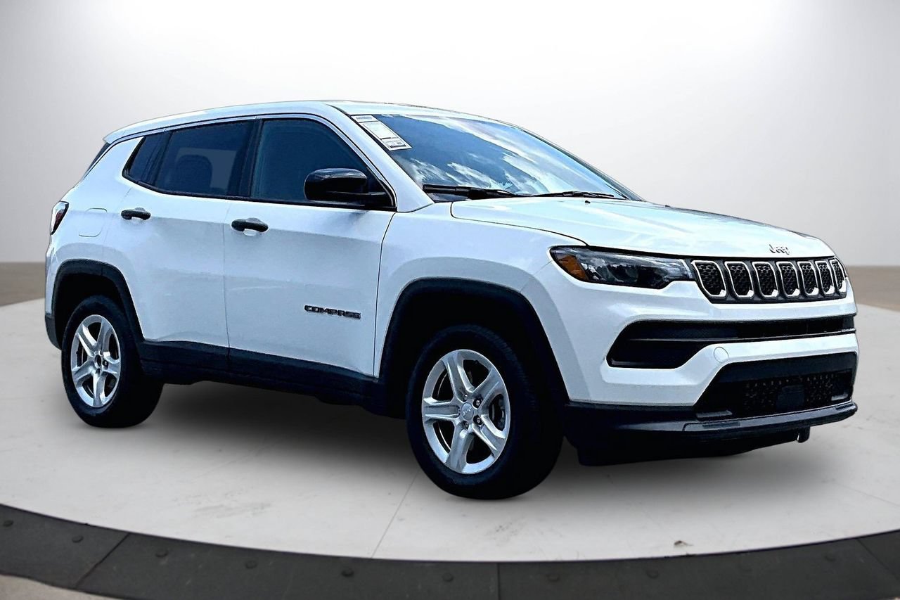 Used 2023 Jeep Compass Sport AWD/4WD image 2
