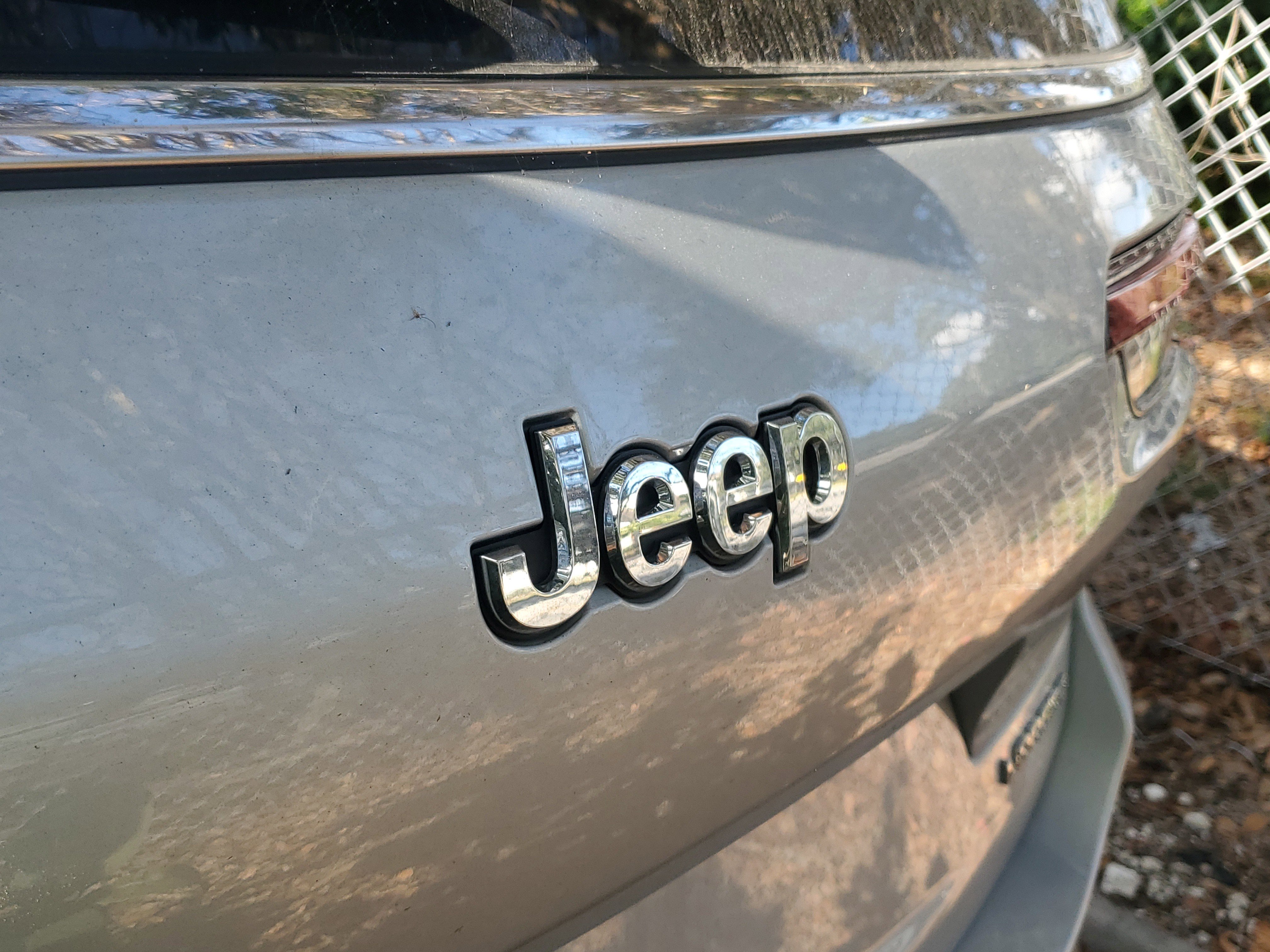 Used 2023 Jeep Grand Cherokee L Laredo image 5