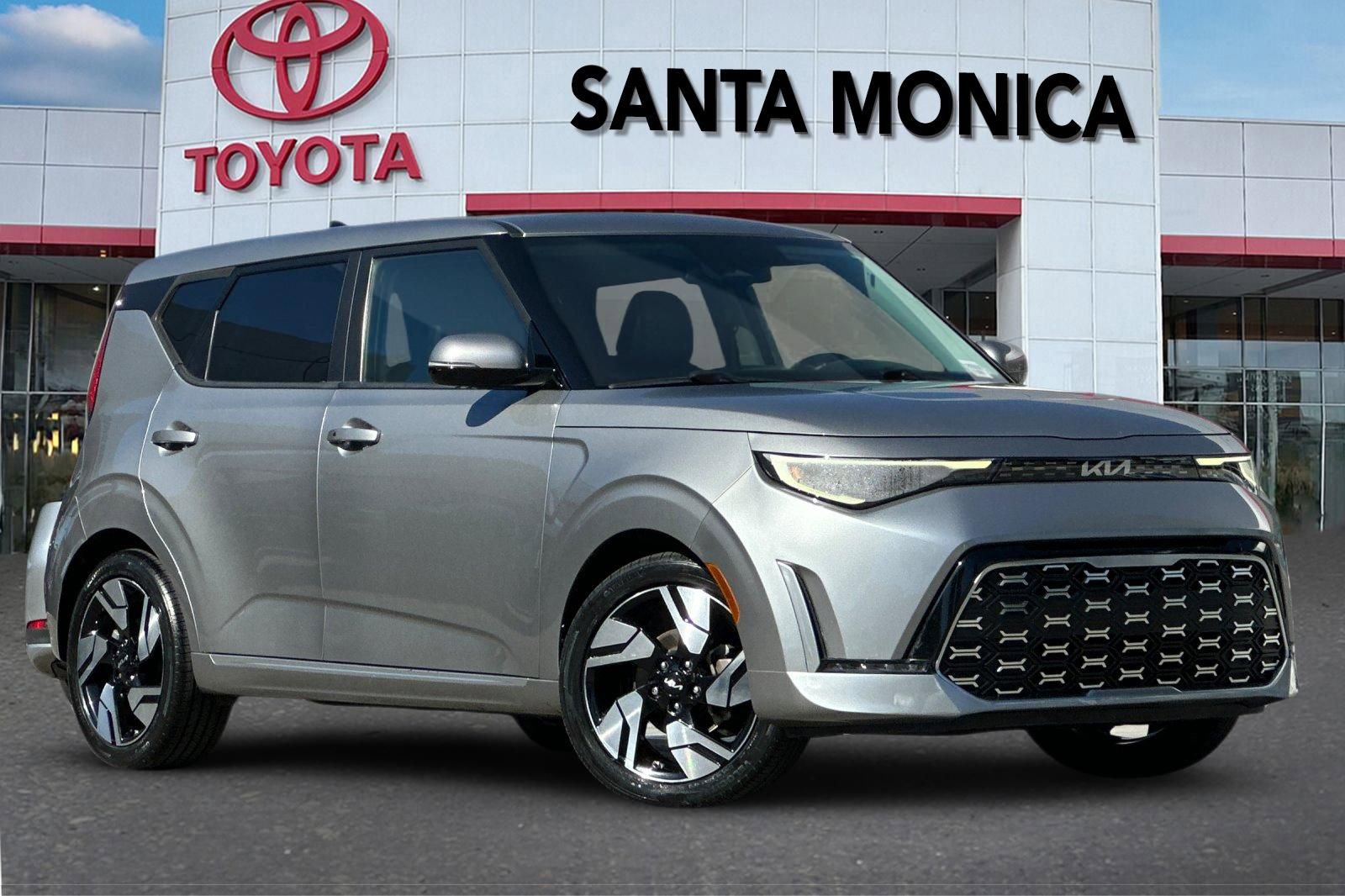 Used 2023 Kia Soul GT-Line w/ GT-Line Technology Package FWD image 2