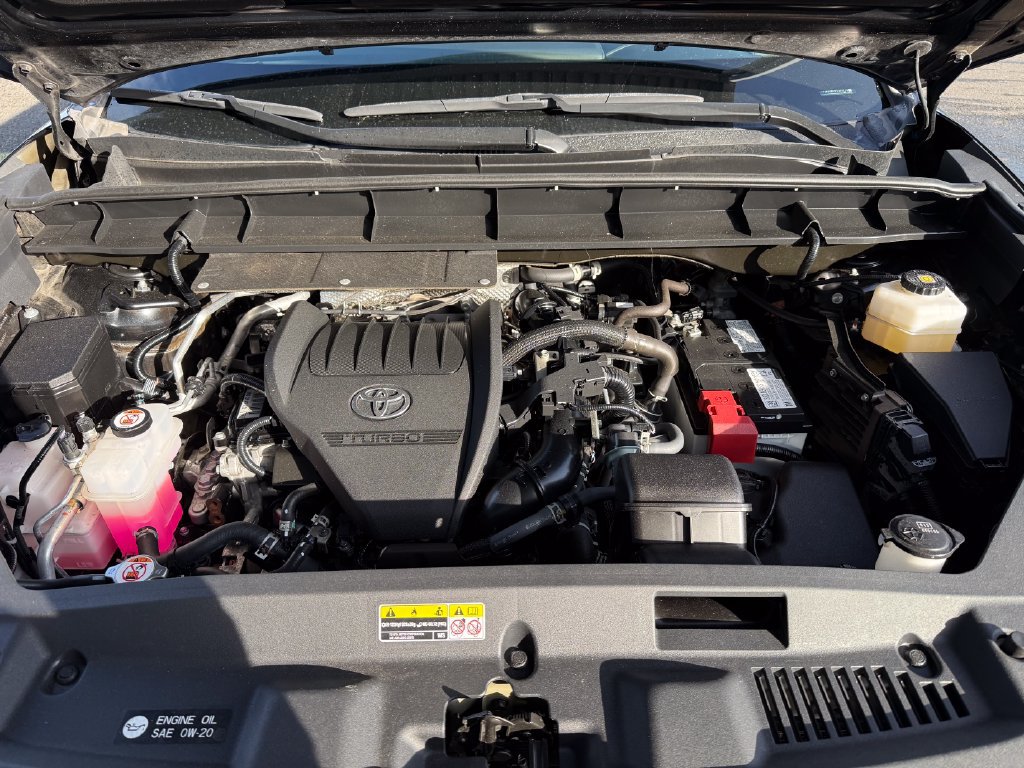 Used 2023 Toyota Highlander XLE AWD/4WD image 11