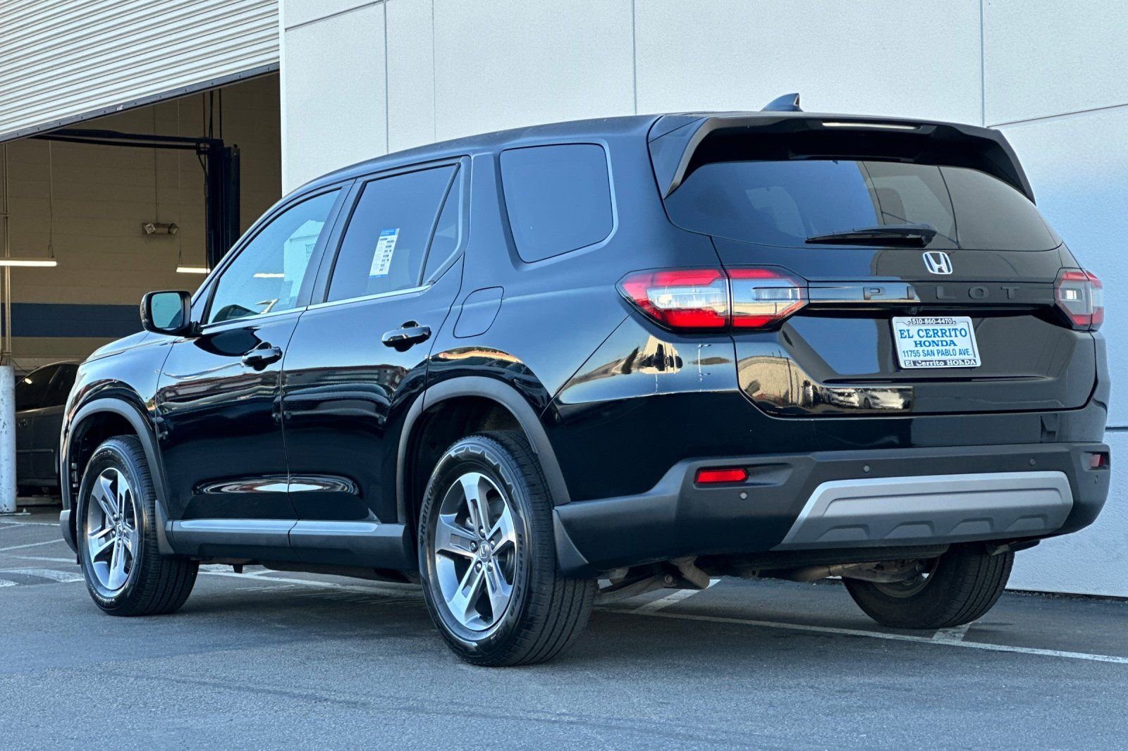 Used 2025 Honda Pilot EX-L image 5