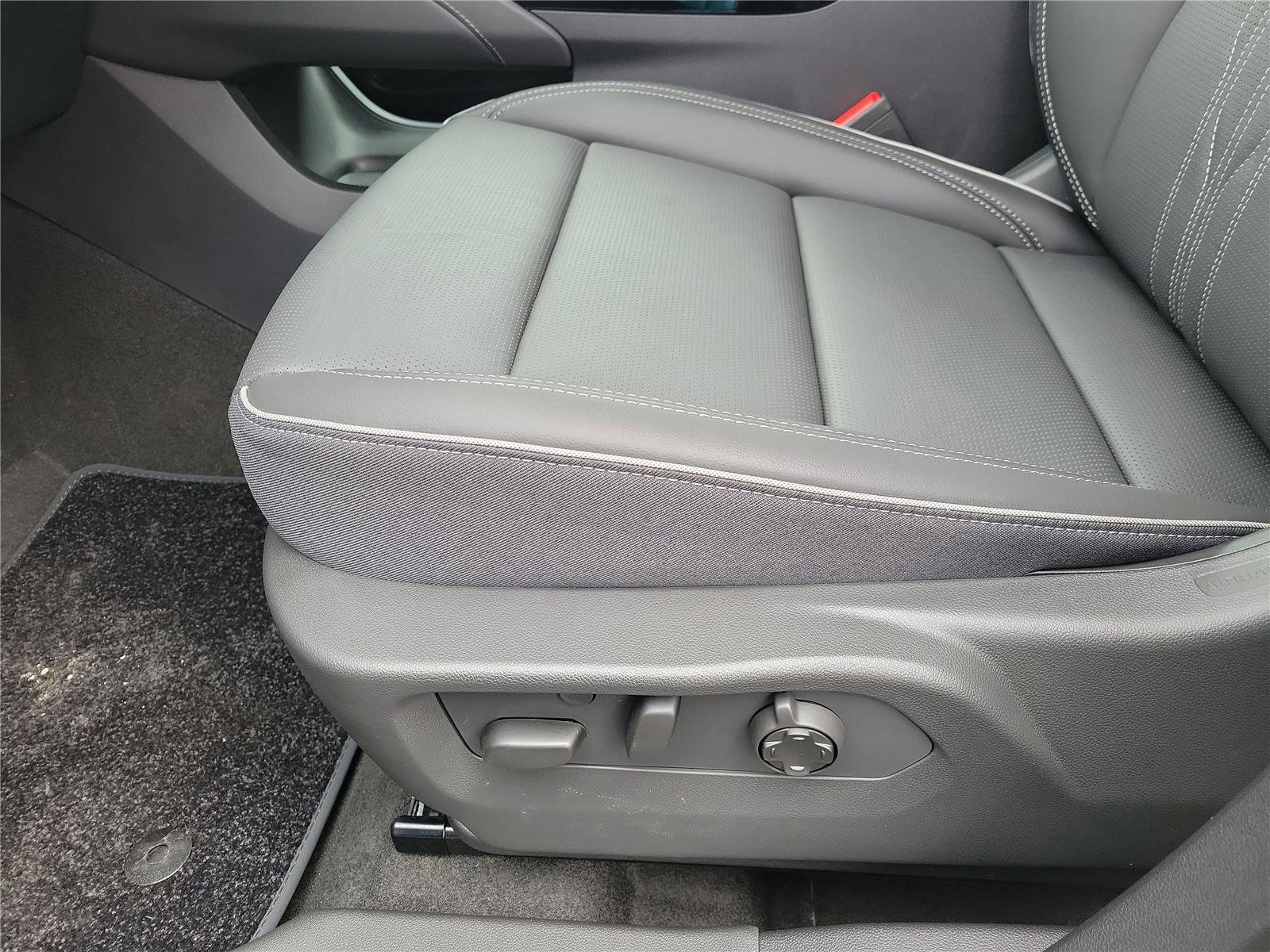 New 2026 Buick Envision Avenir image 17