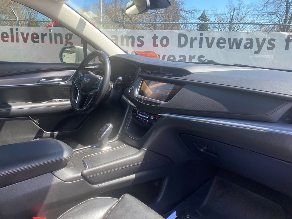 Used 2017 Cadillac XT5 Luxury image 19
