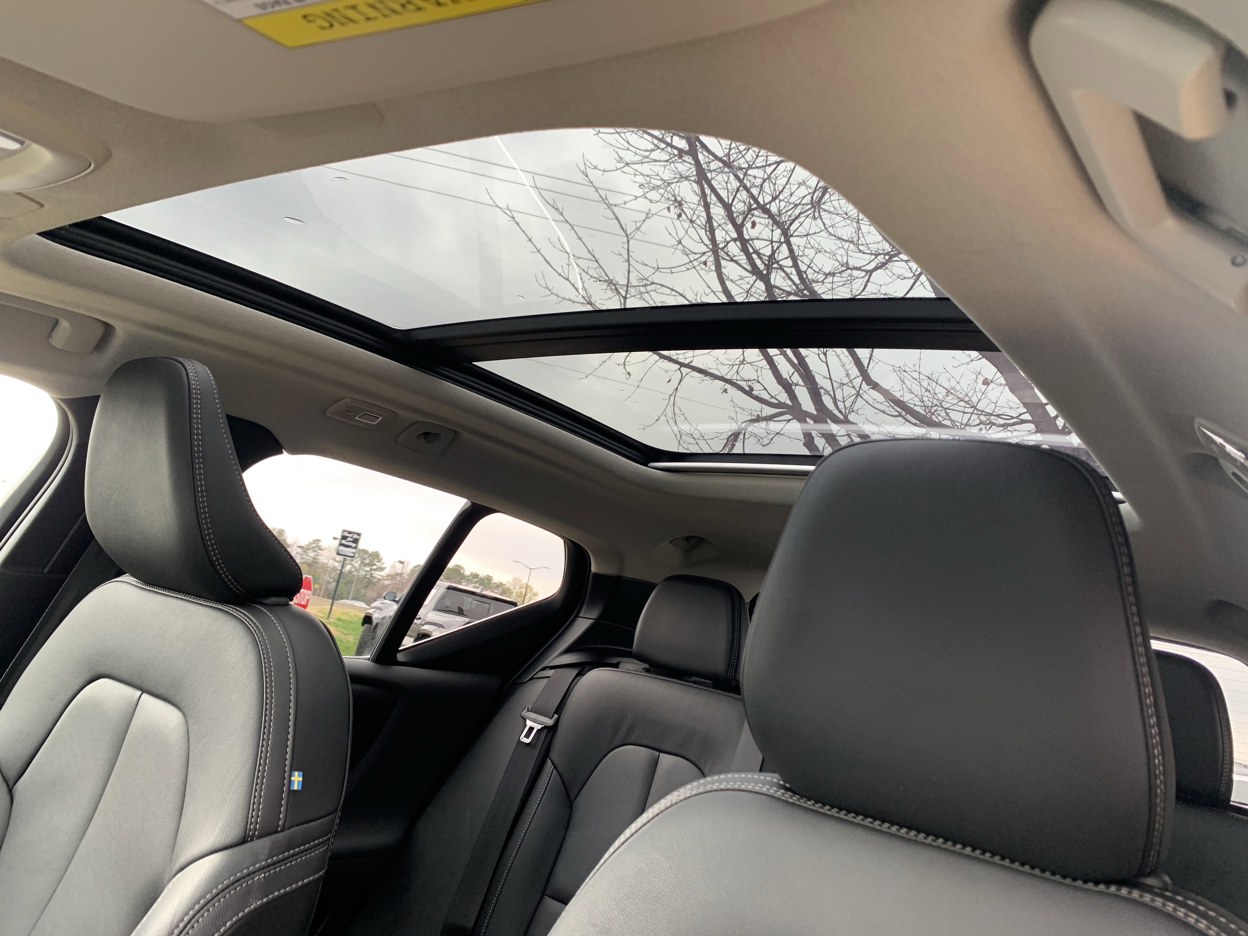 Used 2025 Volvo XC40 B5 Core image 28