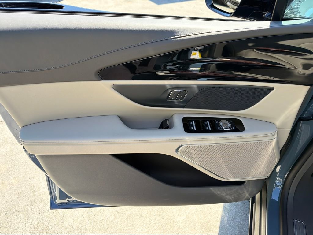 Used 2025 Lincoln Nautilus Premier image 15