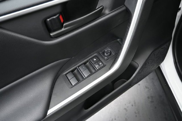 Certified 2025 Toyota RAV4 LE AWD/4WD image 19