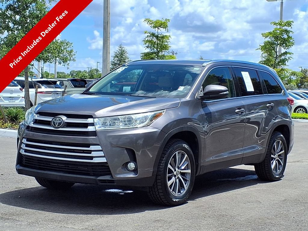 Used 2019 Toyota Highlander XLE FWD image 3