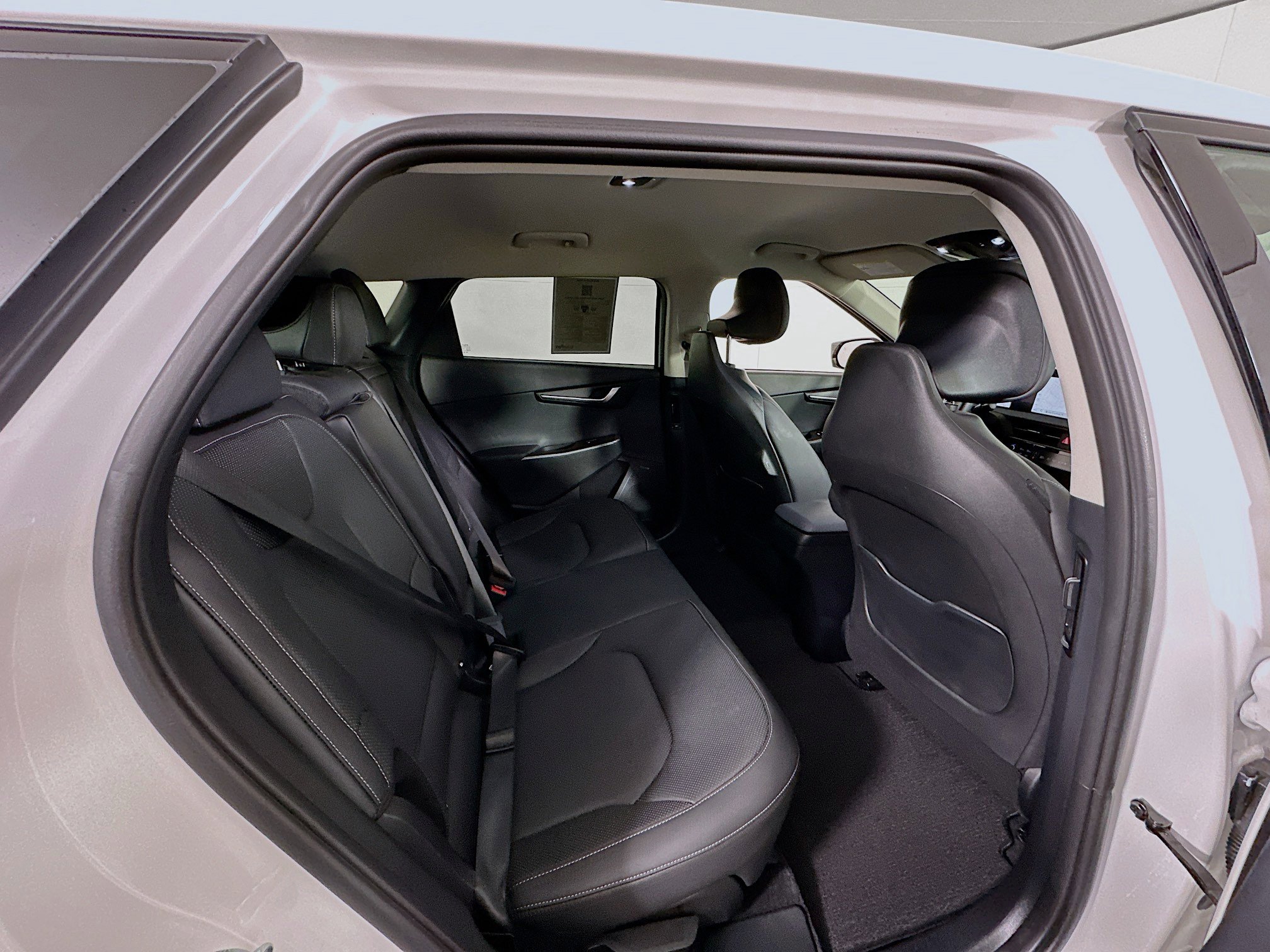 Used 2024 Kia EV6 Wind image 30