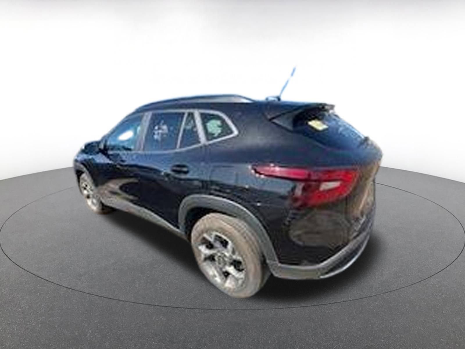 Used 2025 Chevrolet Trax LT image 4