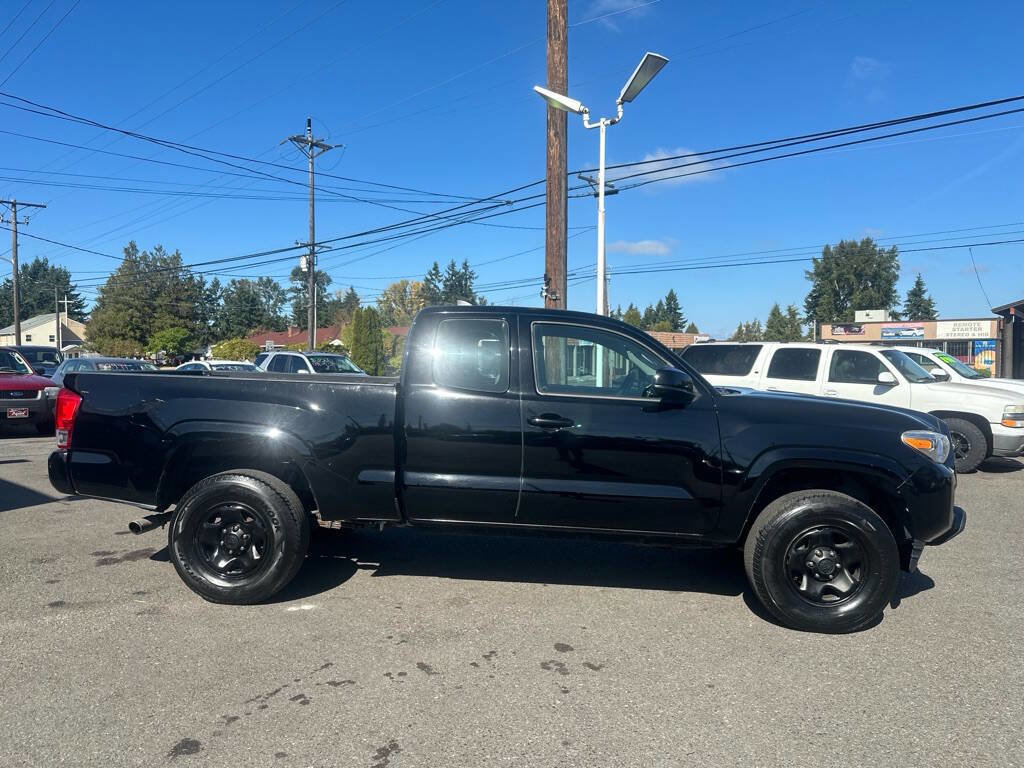 Used 2017 Toyota Tacoma 2WD Access Cab image 5