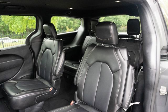 Used 2025 Chrysler Pacifica Select FWD image 19