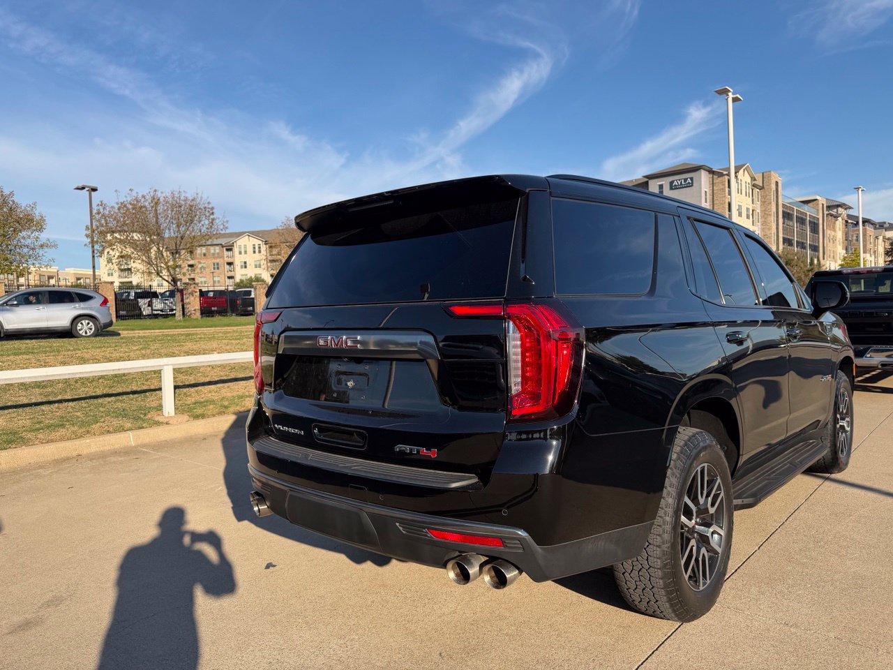 Used 2022 GMC Yukon AT4 AWD/4WD image 2