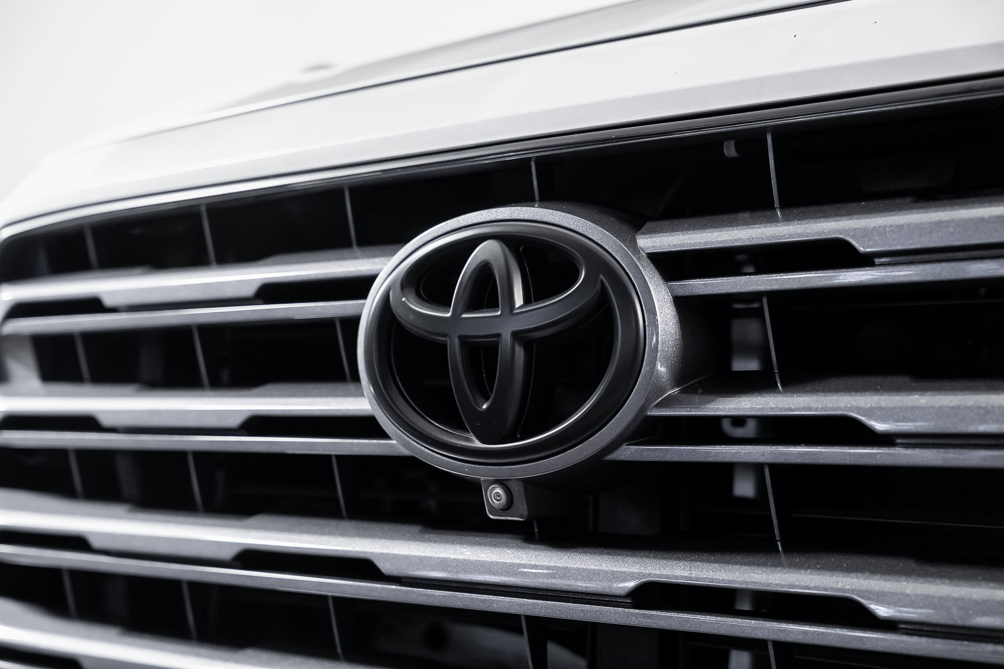 Used 2023 Toyota Sequoia Limited w/ Tow Technology Package RWD image 9
