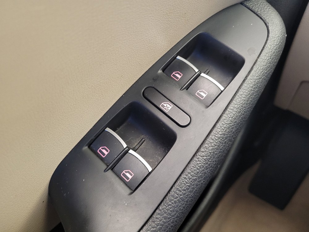 Used 2016 Volkswagen Jetta SEL Premium image 27