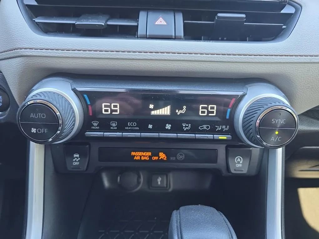 Used 2021 Toyota RAV4 XLE image 30