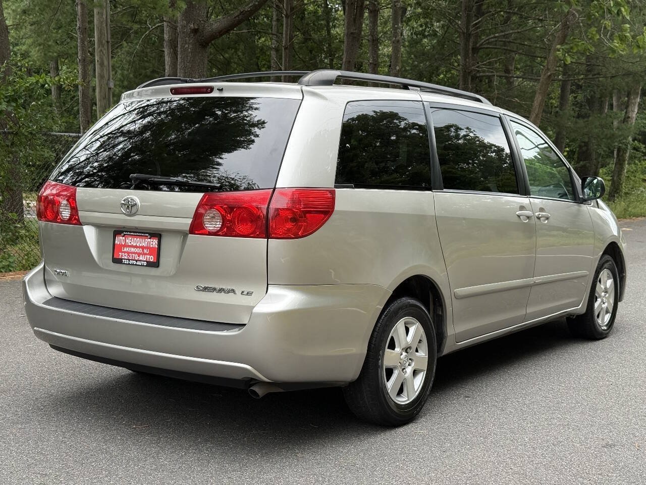 Used 2010 Toyota Sienna LE FWD image 5