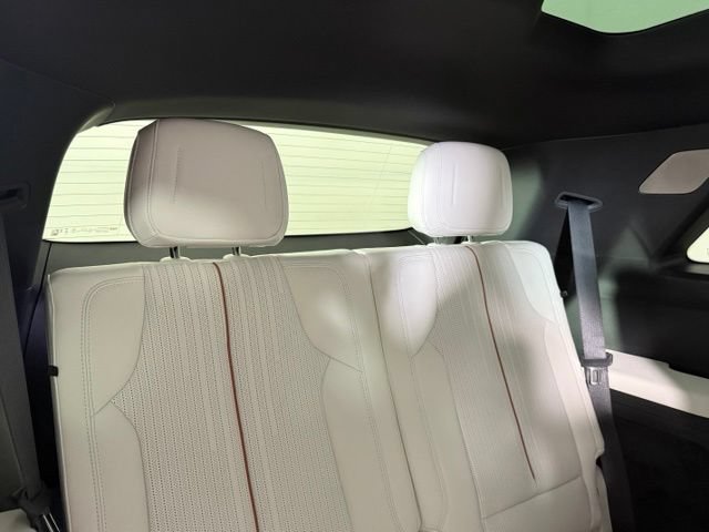 New 2027 Cadillac Vistiq Sport AWD/4WD image 32