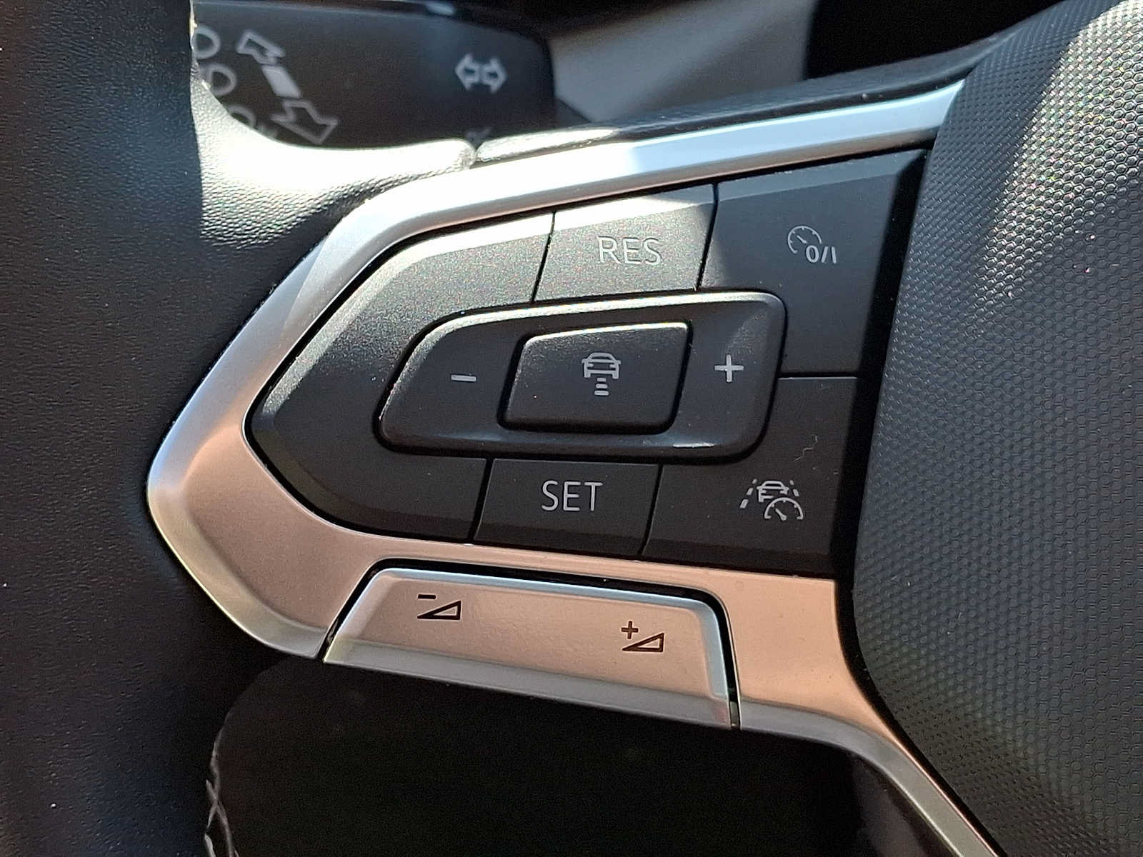 Used 2023 Volkswagen Taos S w/ Driver Assistance Package AWD/4WD image 17
