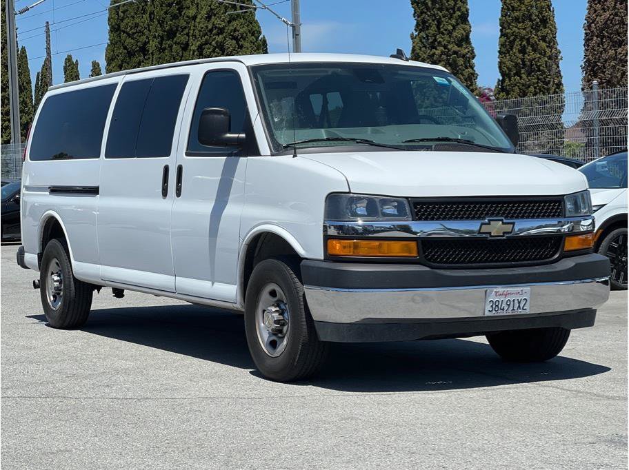 Used 2024 Chevrolet Express 3500 LT w/ LT Preferred Equipment Group RWD image 3