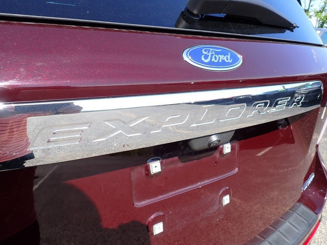 Certified 2023 Ford Explorer XLT w/ Equipment Group 202A AWD/4WD image 5
