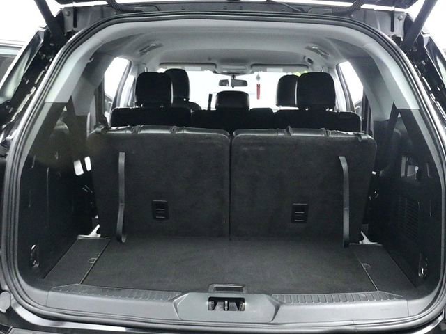 Used 2022 Ford Explorer XLT w/ Equipment Group 202A image 9