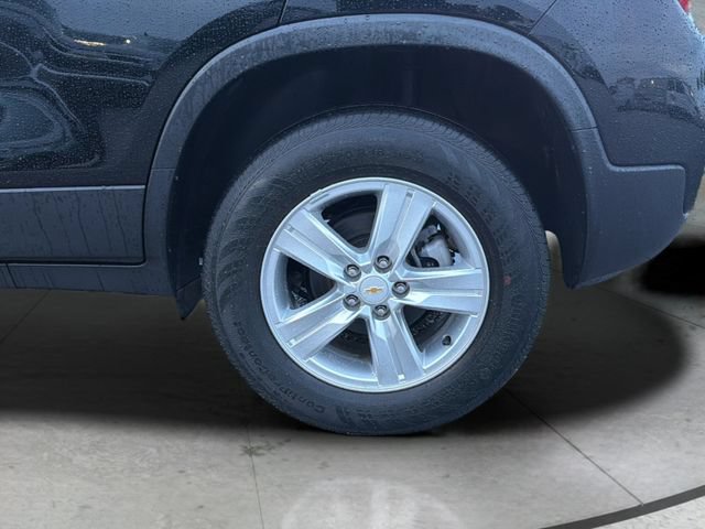 Used 2020 Chevrolet Trax LS w/ Tint and Cruise Package AWD/4WD image 31