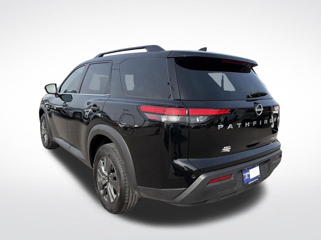 Used 2024 Nissan Pathfinder SV image 5