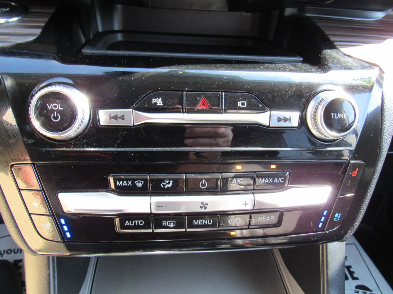 Used 2022 Ford Explorer Limited w/ Equipment Group 301A image 18