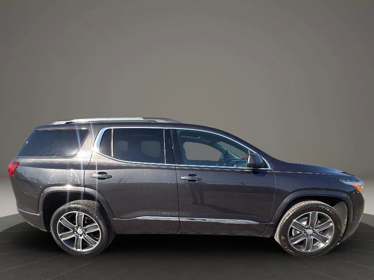 Used 2017 GMC Acadia Denali AWD/4WD image 4