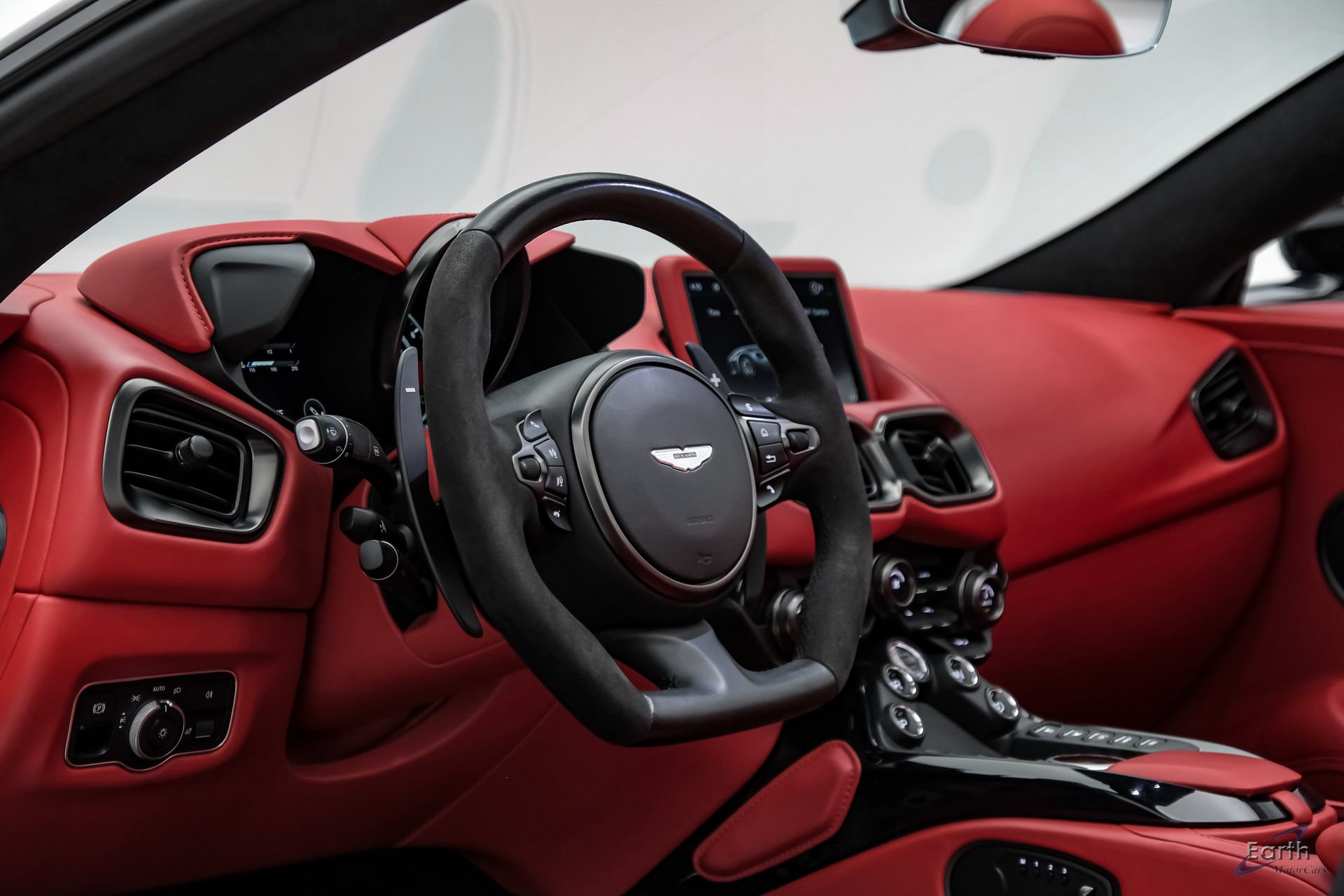 Used 2022 Aston Martin V8 Vantage Roadster RWD image 48