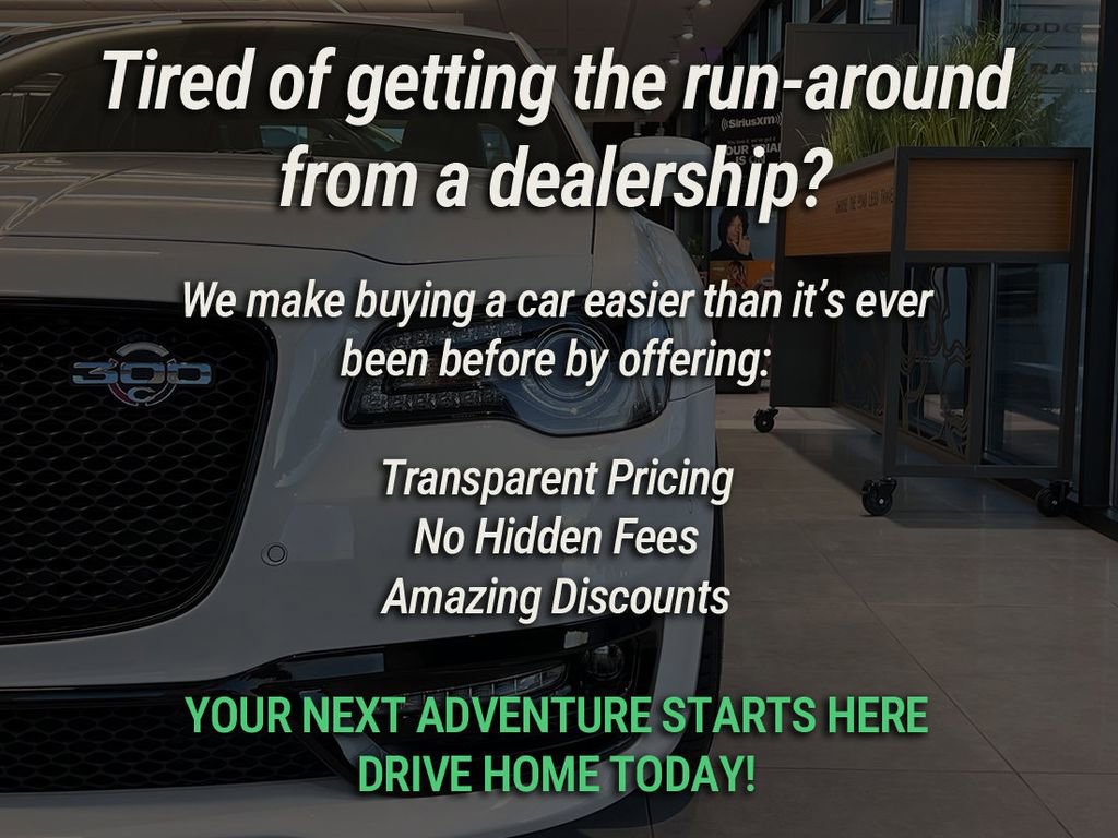Used 2020 Chrysler Pacifica Touring-L FWD image 2