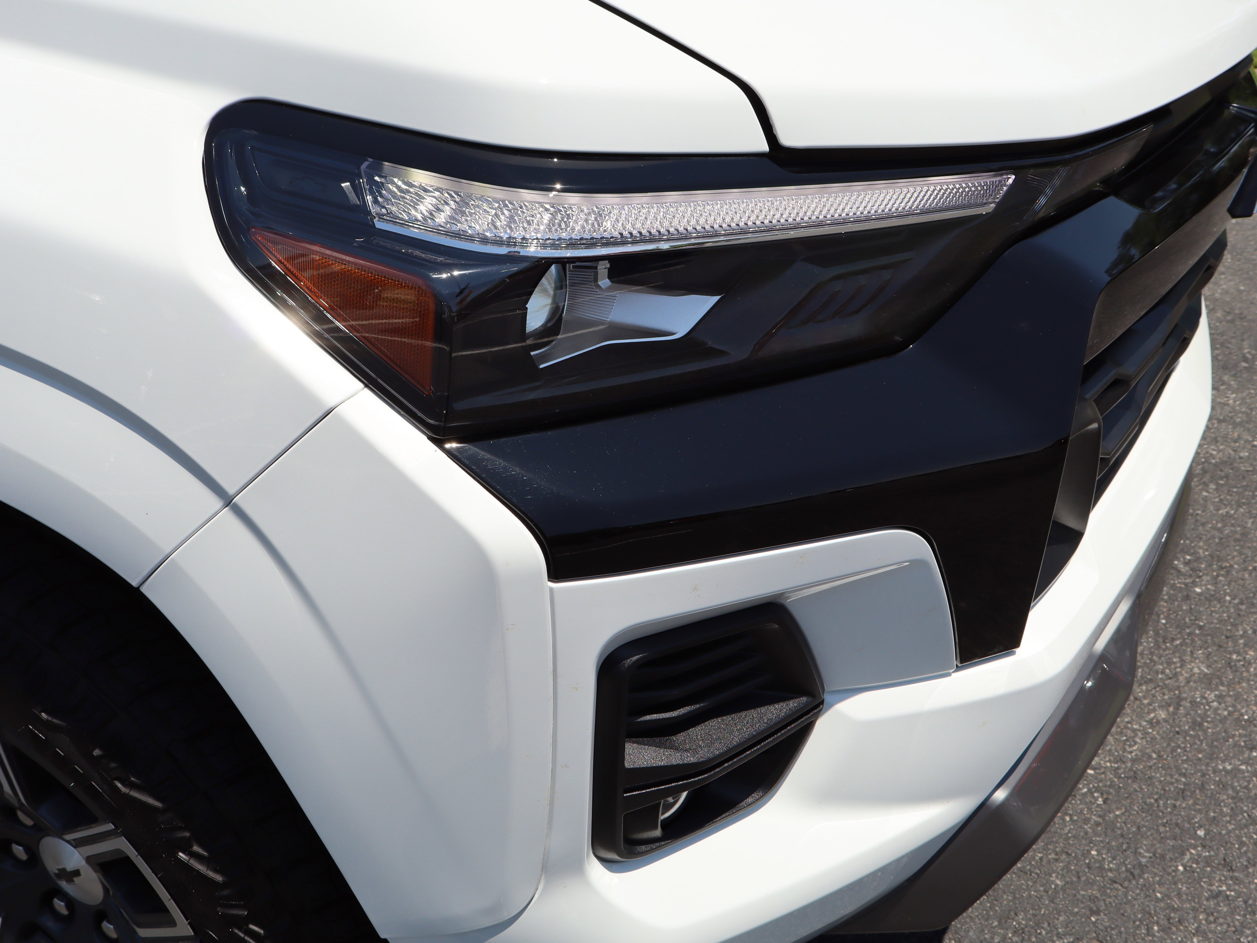 Used 2025 Chevrolet Colorado Z71 w/ Technology Package AWD/4WD image 11