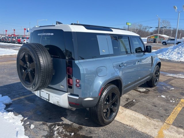 Used 2023 Land Rover Defender 110 S image 4