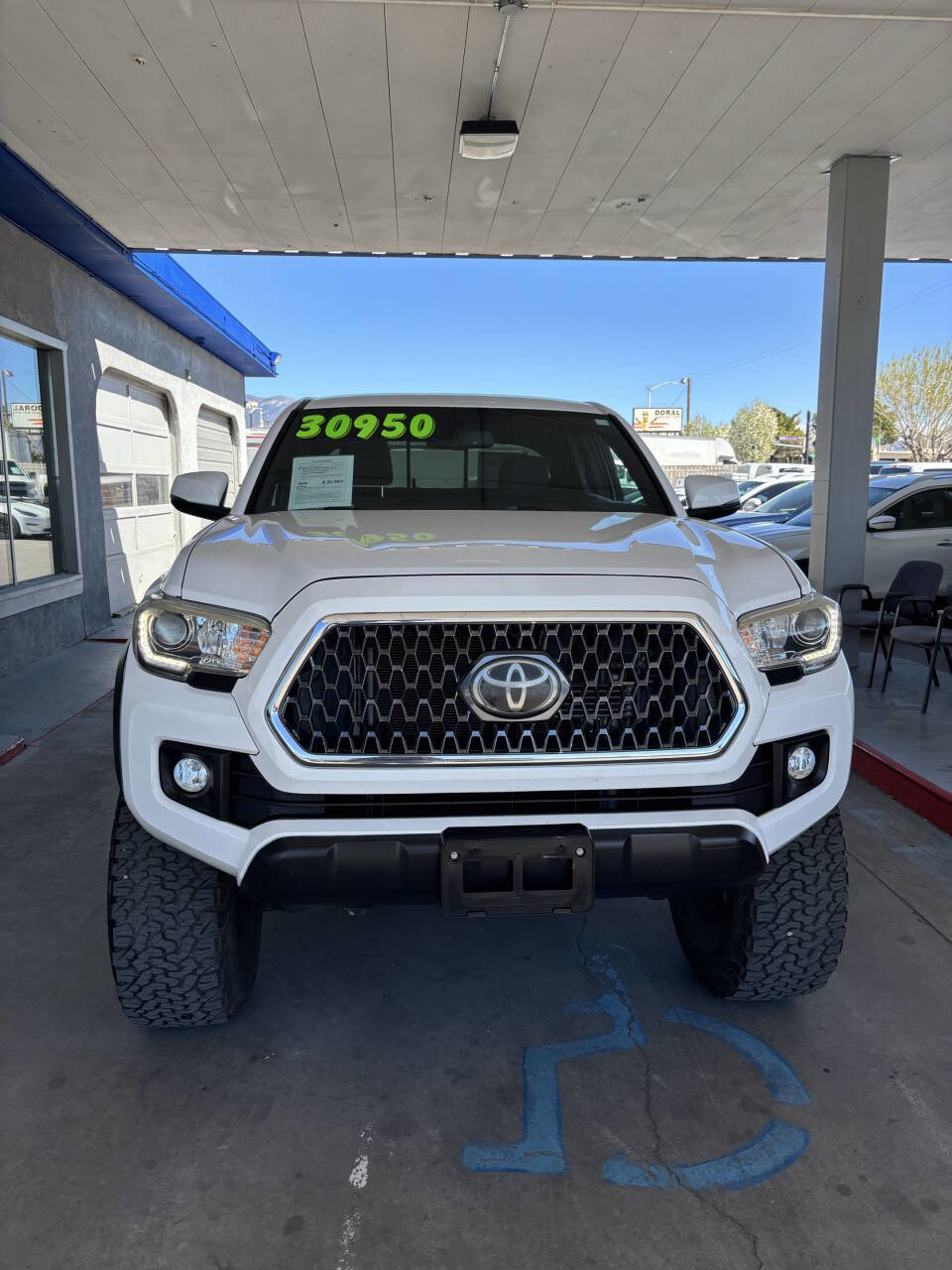 Used 2019 Toyota Tacoma TRD Off-Road w/ Technology Package AWD/4WD image 4