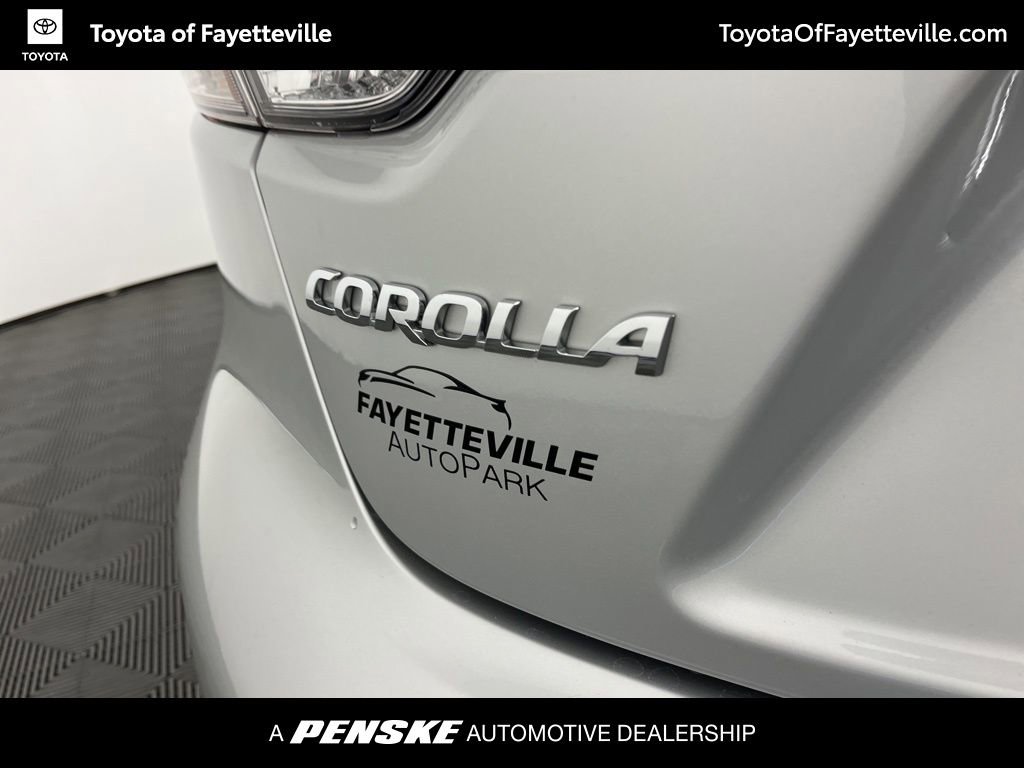 Used 2025 Toyota Corolla SE w/ SE Premium Package image 3