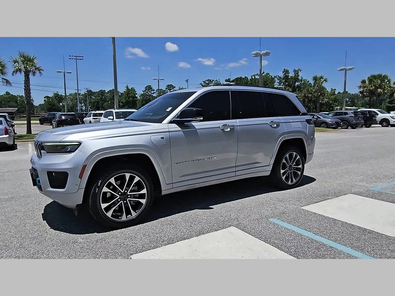 Used 2023 Jeep Grand Cherokee Overland AWD/4WD image 26